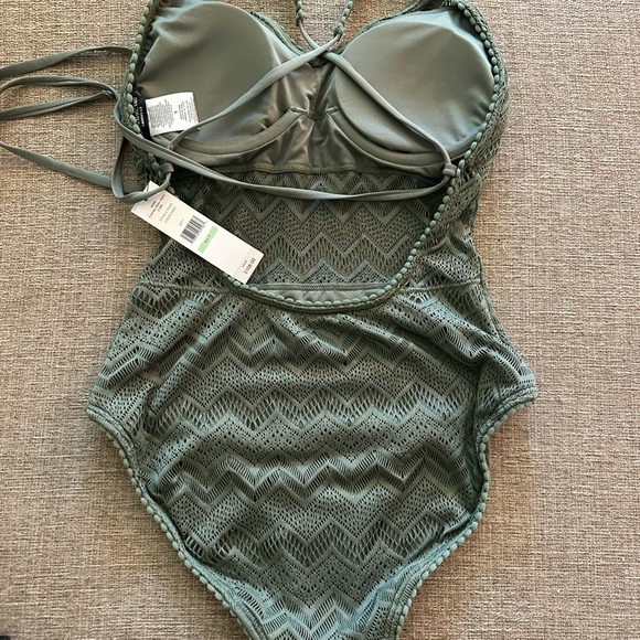 Carmen Marc Valvo Women's Crochet Scoop-Neck One-Piece Swimsuit SAGE GREEN  Sz 8 - Picture 5 of 9
